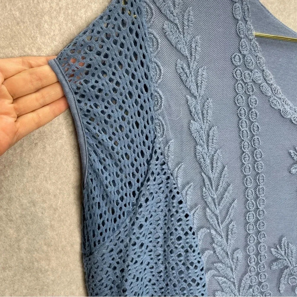 Ali Miles Lace Embroidered Ruffle Hem Cap Sleeve Top - Picture 3 of 5